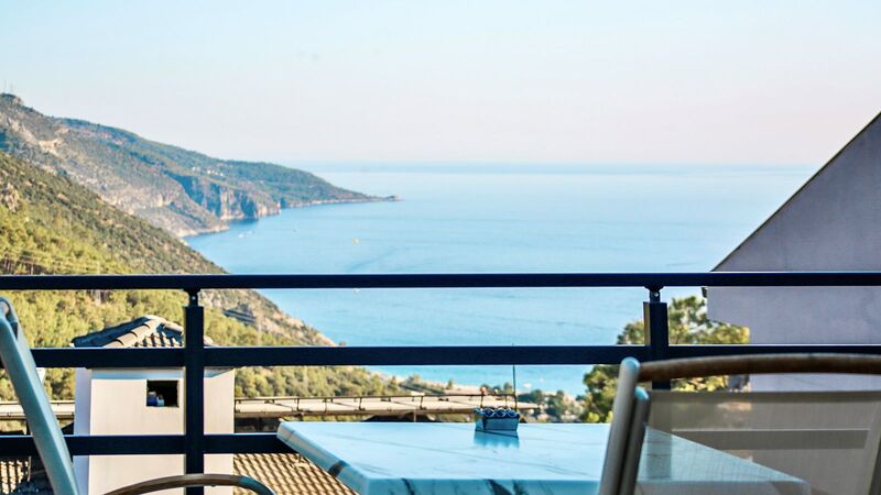 Tropical Deluxe Hotel